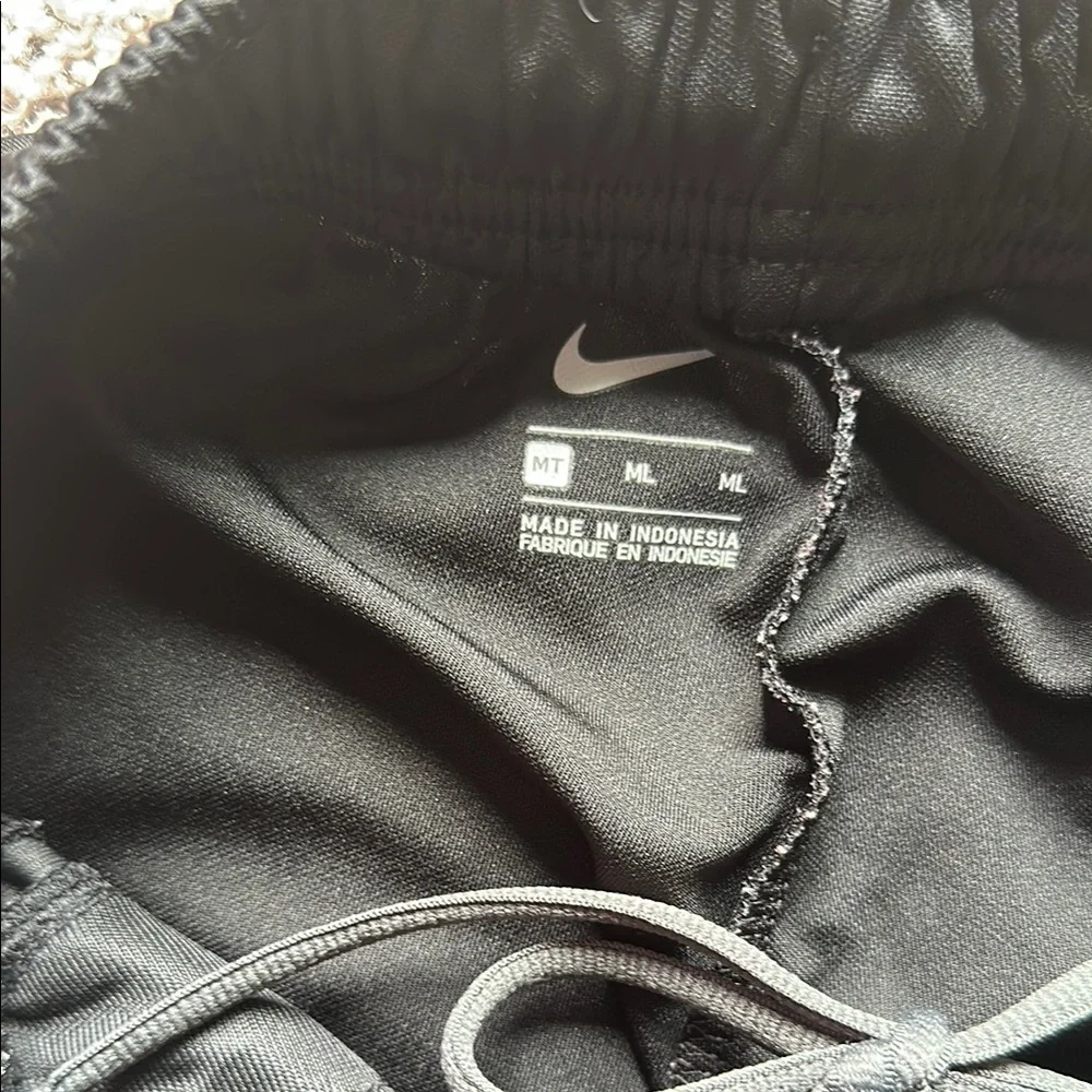 Nike Pants Black Tapered Leg Womens Track pockets/drawstring Run Walk Lounge MT - Picture 5 of 7